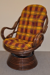 Ratanové houpací křeslo Swivel hnědé okrový polstr