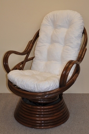 Ratanové houpací křeslo Swivel hnědé polstr bílý