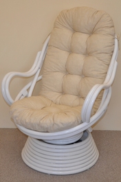 Ratanové houpací křeslo Swivel bílé polstr béžový melír