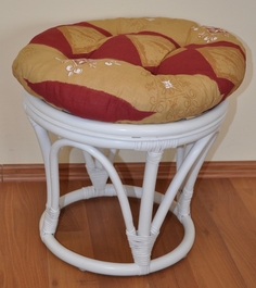 Ratanová taburetka velká bílá polstr vínový motiv