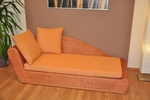 Ratanová odpočinková pohovka koňak pravá polstr oranžový