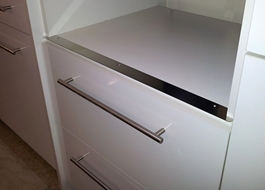 Spodní ochranná lišta A - pro vestavné trouby